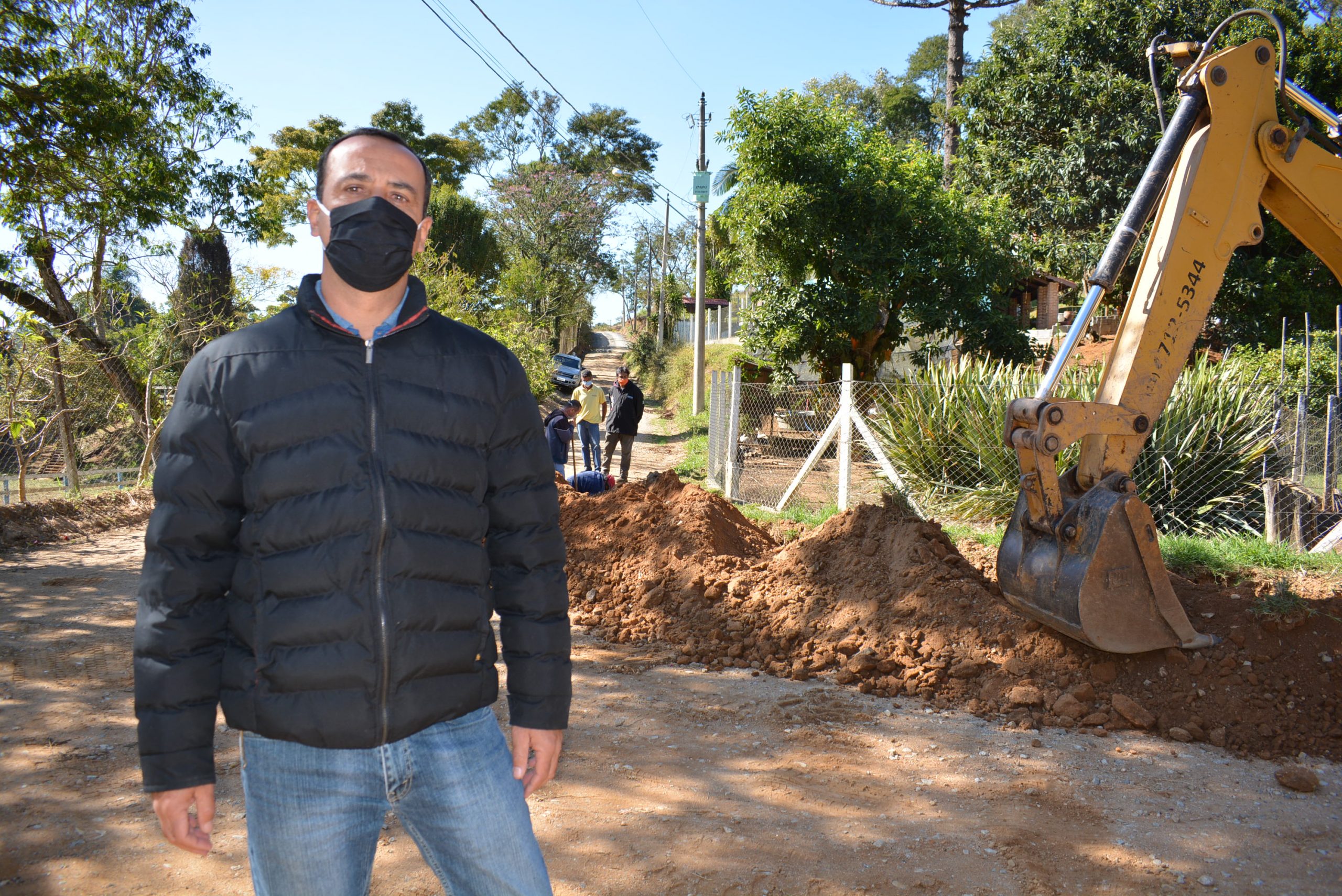 Estrada da Rancharia recebe rede de água após empenho de Marquinho Arruda